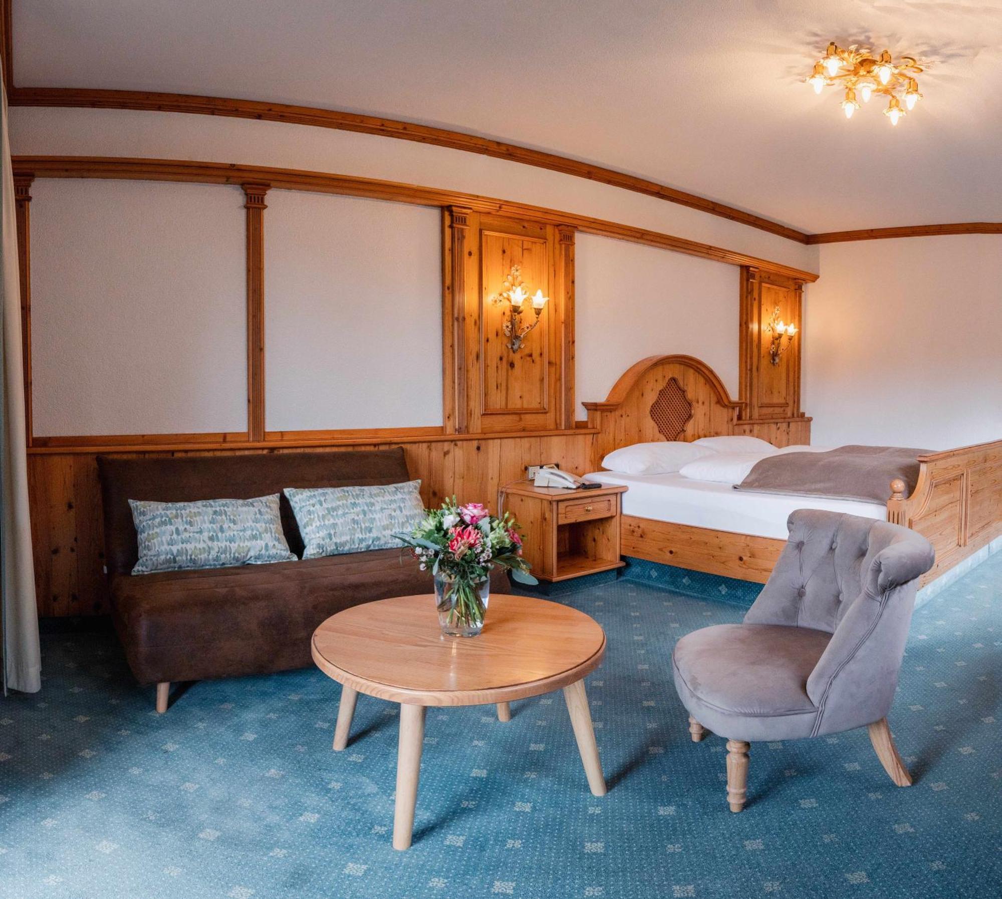 Hotel-Restaurant Kreuzberghof Tagungs- Und Veranstaltungshotel 티에펜바흐 외부 사진