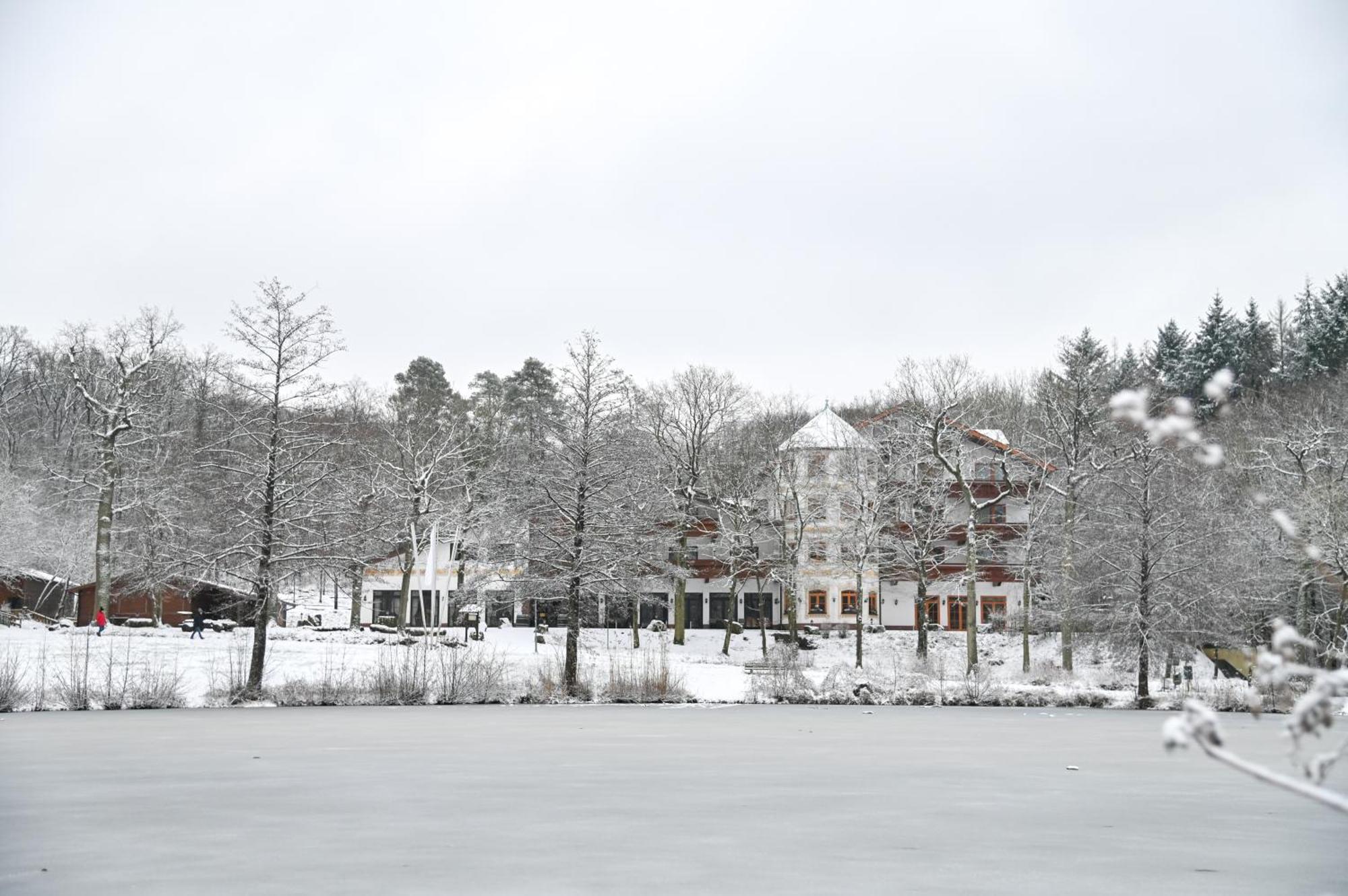 Hotel-Restaurant Kreuzberghof Tagungs- Und Veranstaltungshotel 티에펜바흐 외부 사진