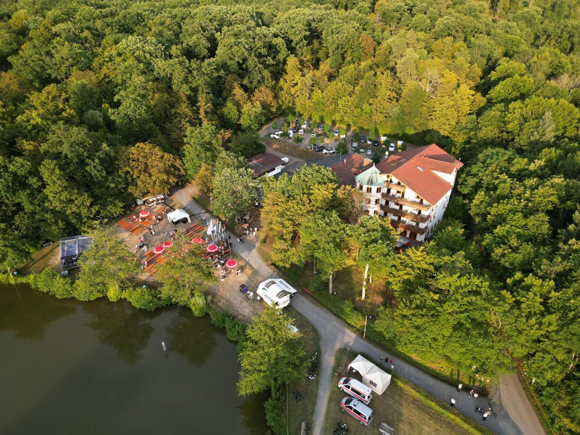 Hotel-Restaurant Kreuzberghof Tagungs- Und Veranstaltungshotel 티에펜바흐 외부 사진