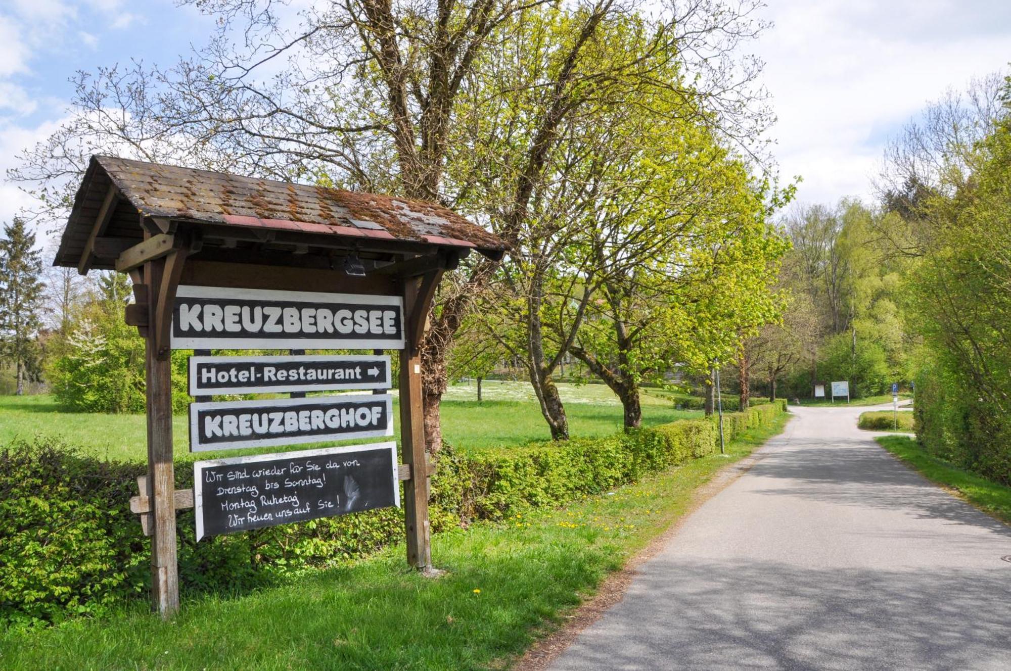 Hotel-Restaurant Kreuzberghof Tagungs- Und Veranstaltungshotel 티에펜바흐 외부 사진